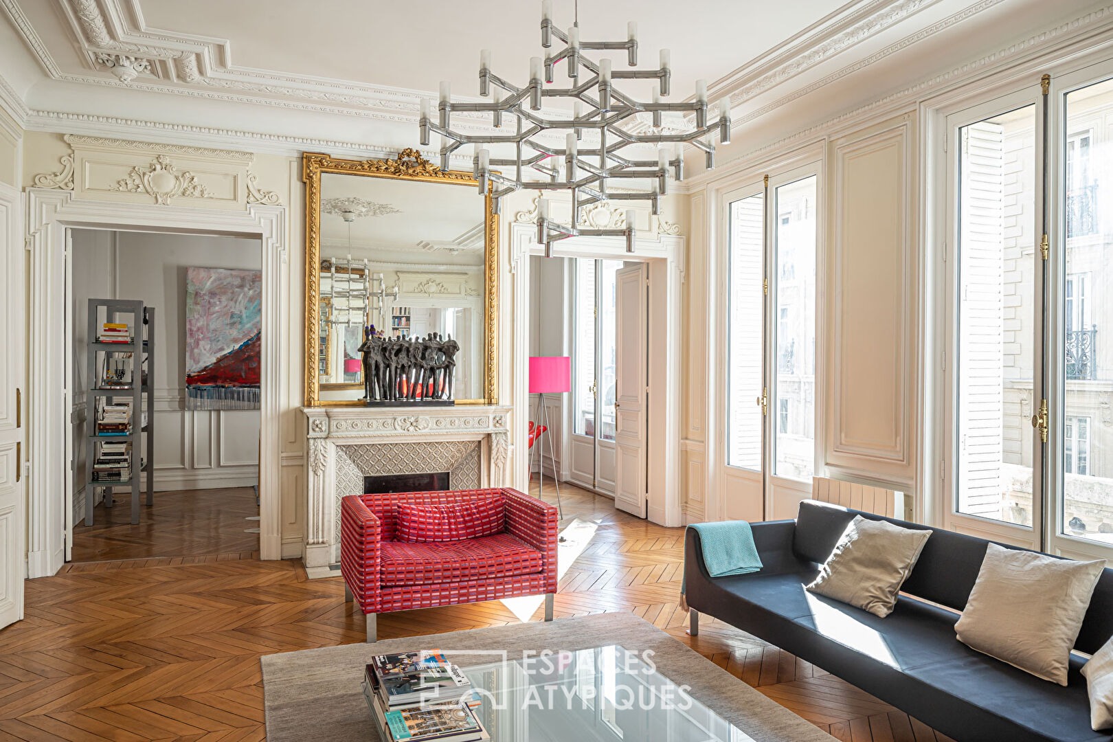 Appartement haussmannien épuré avec ses moulures