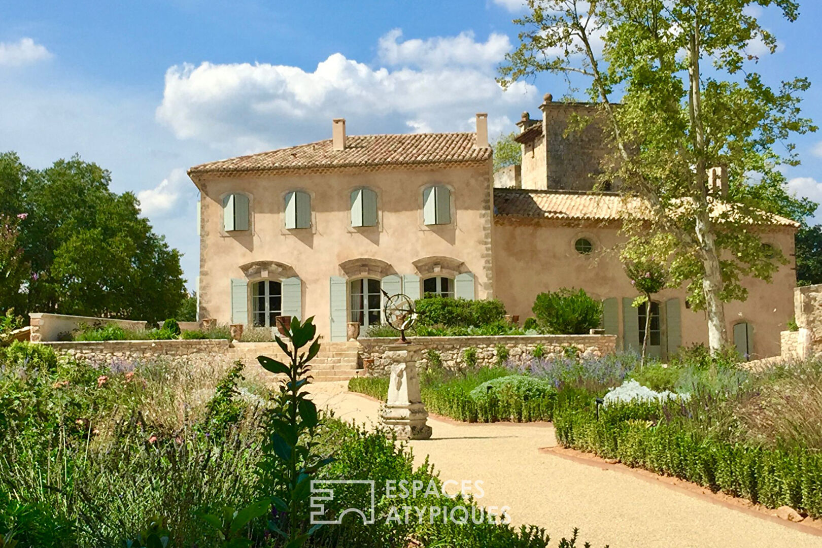 Bastide provençale du 18ème siècle avec jardin