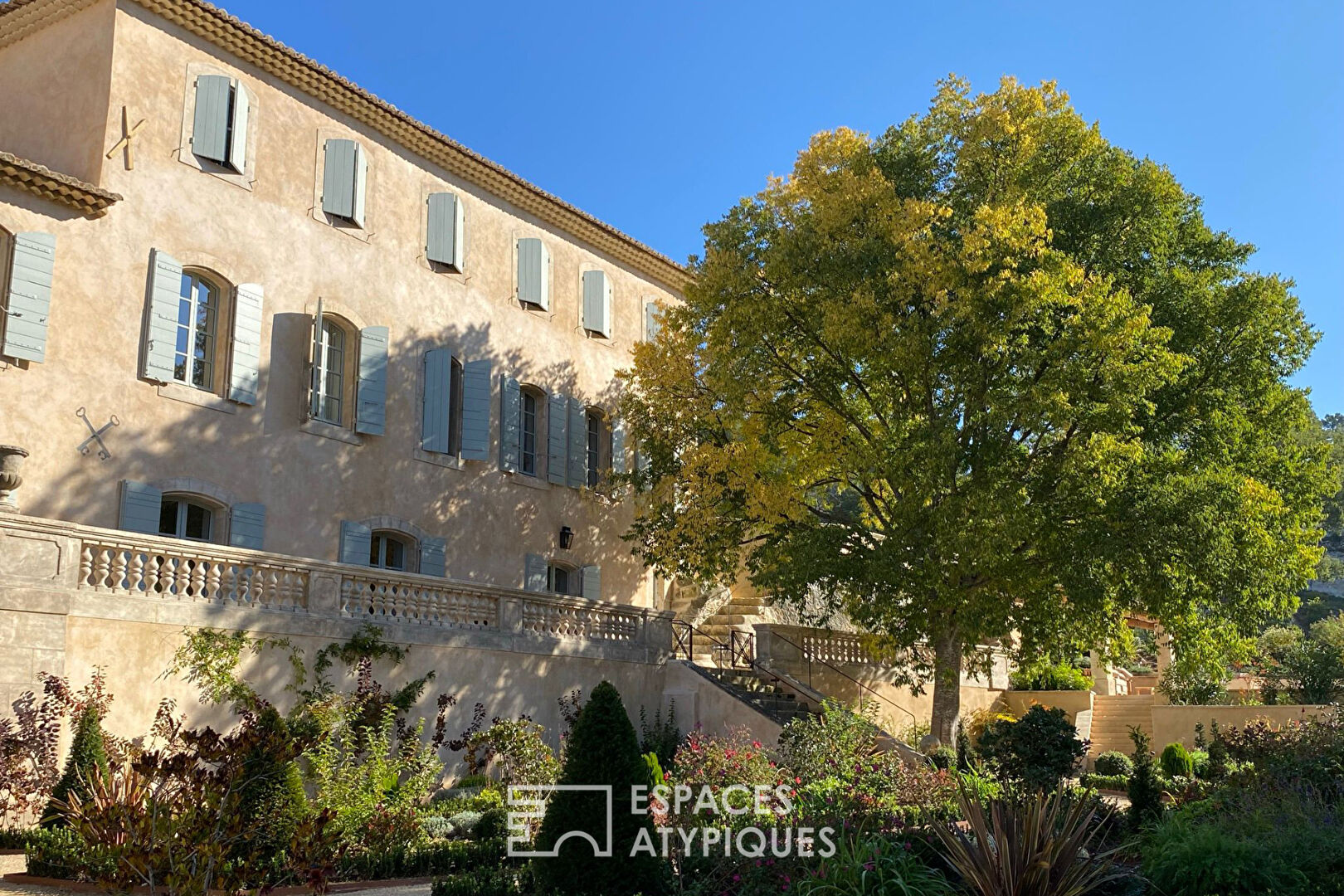 Bastide provençale du 18ème siècle avec jardin