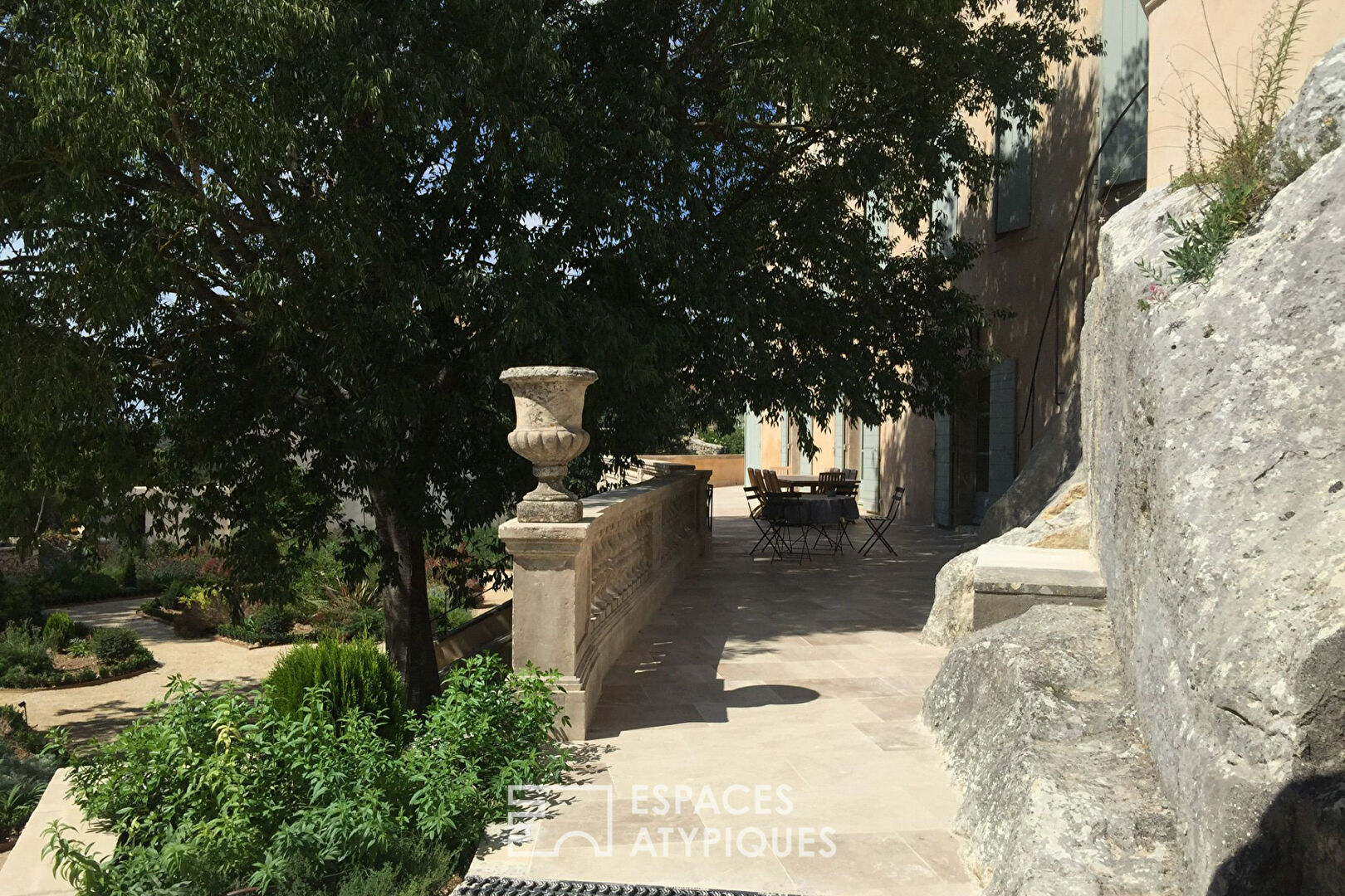 Bastide provençale du 18ème siècle avec jardin