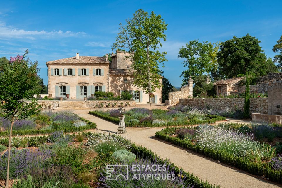 84400 APT - Bastide provençale du 18ème siècle avec jardin - Réf. 2054