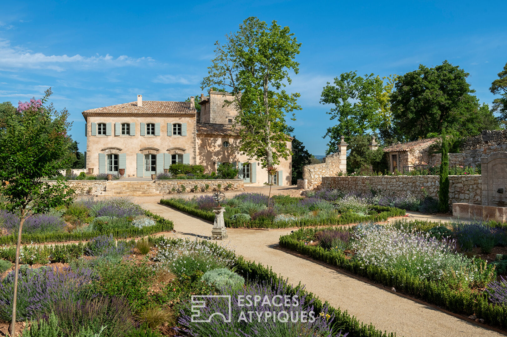 Bastide provençale du 18ème siècle avec jardin