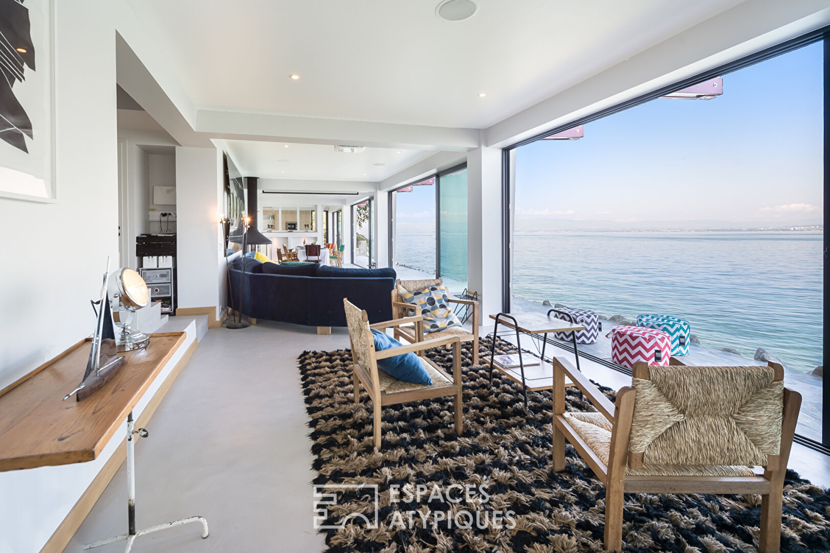 Contemporary house by the lake