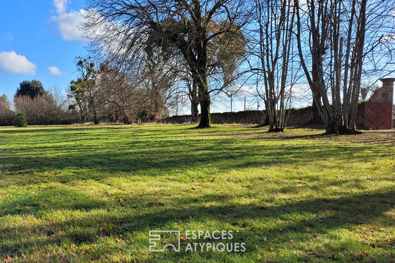 Château 18ème surplombant la Garonne