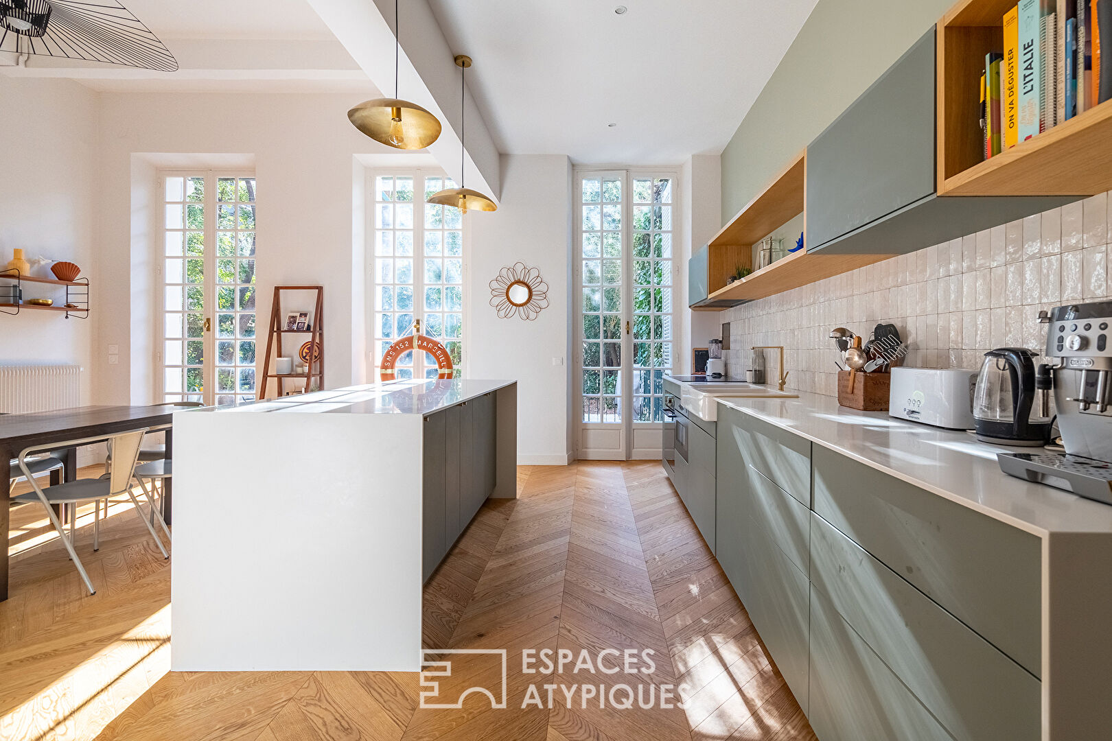 Bourgeois apartment with garden