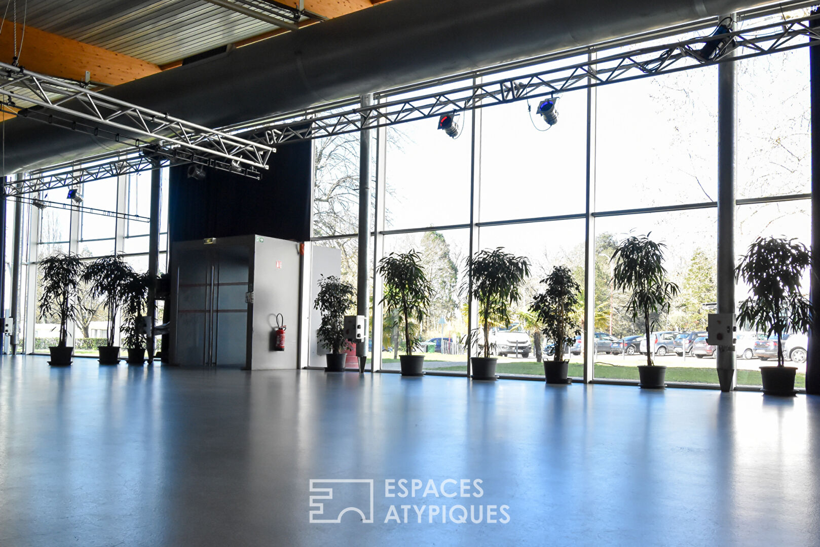 Salle de réception avec espace vitré