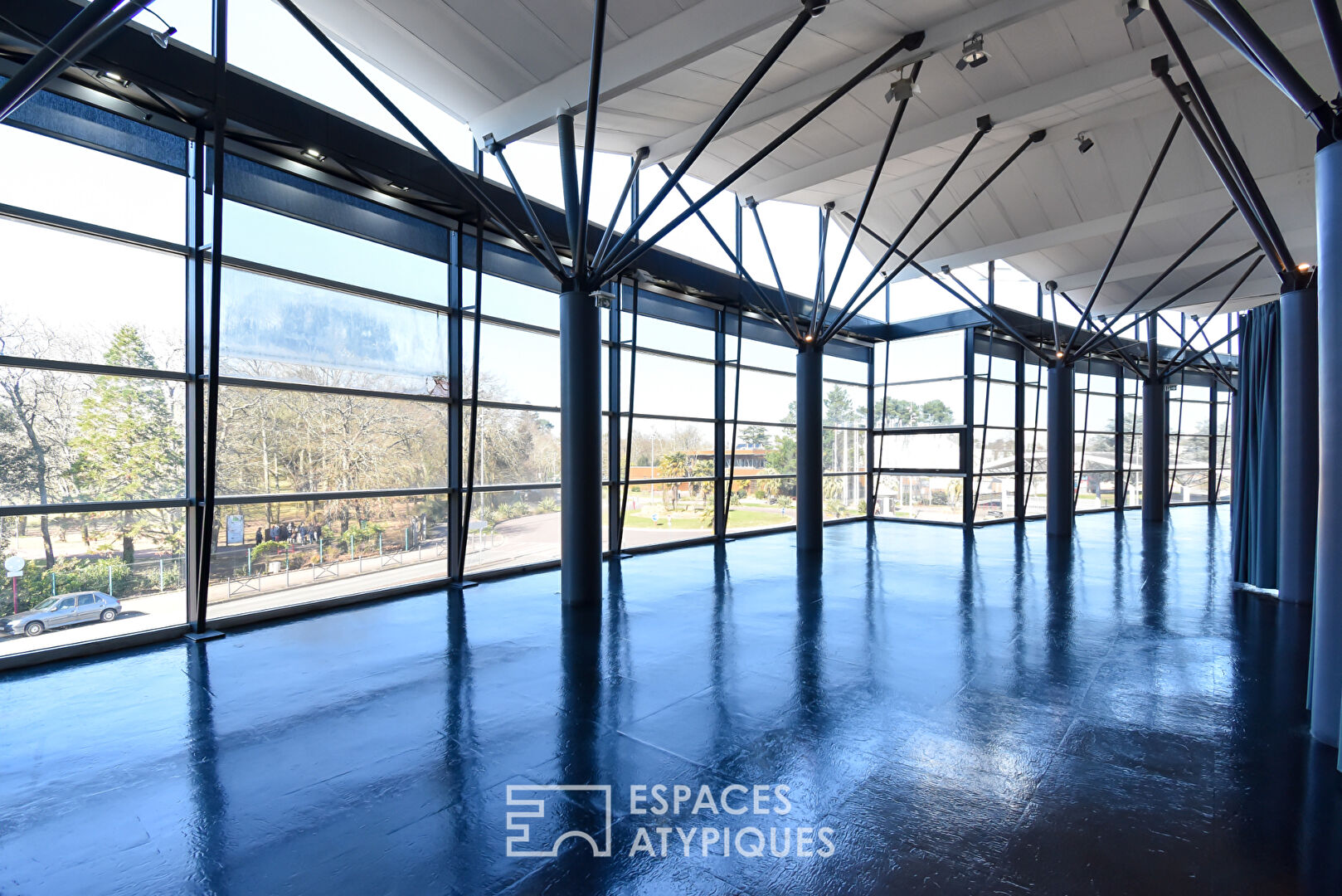 Salle de réception avec espace vitré