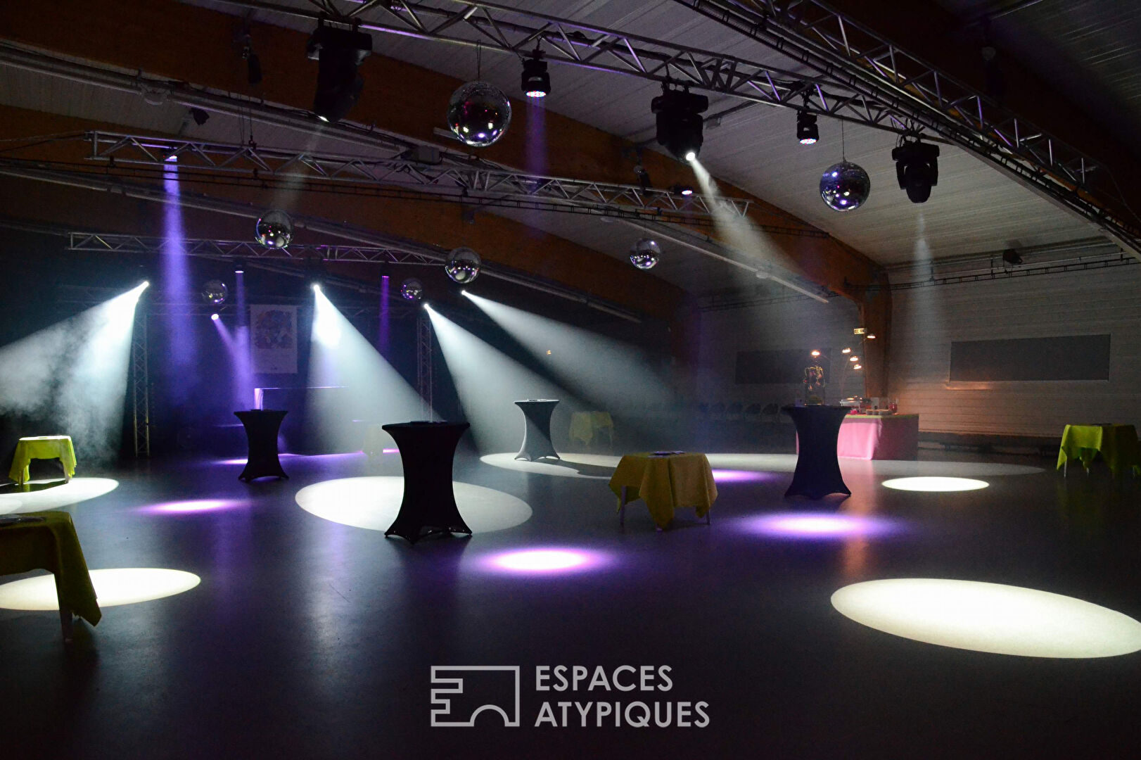 Salle de réception avec espace vitré