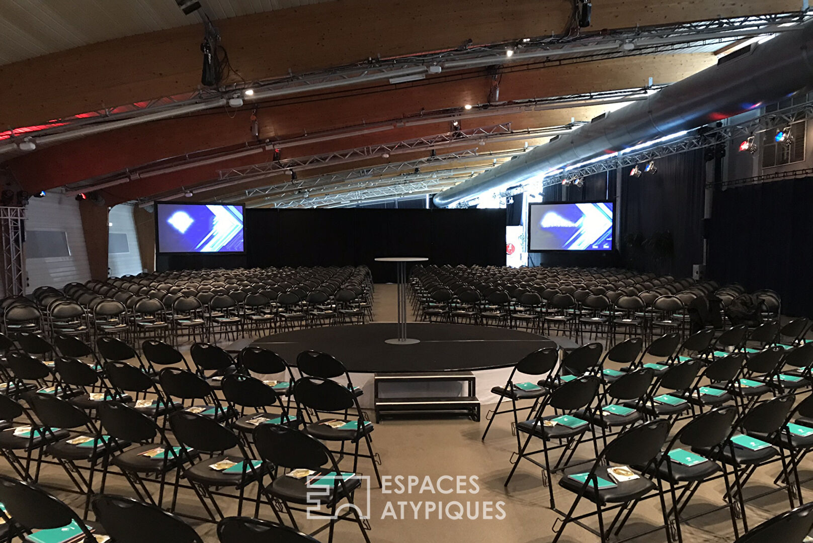 Salle de réception avec espace vitré