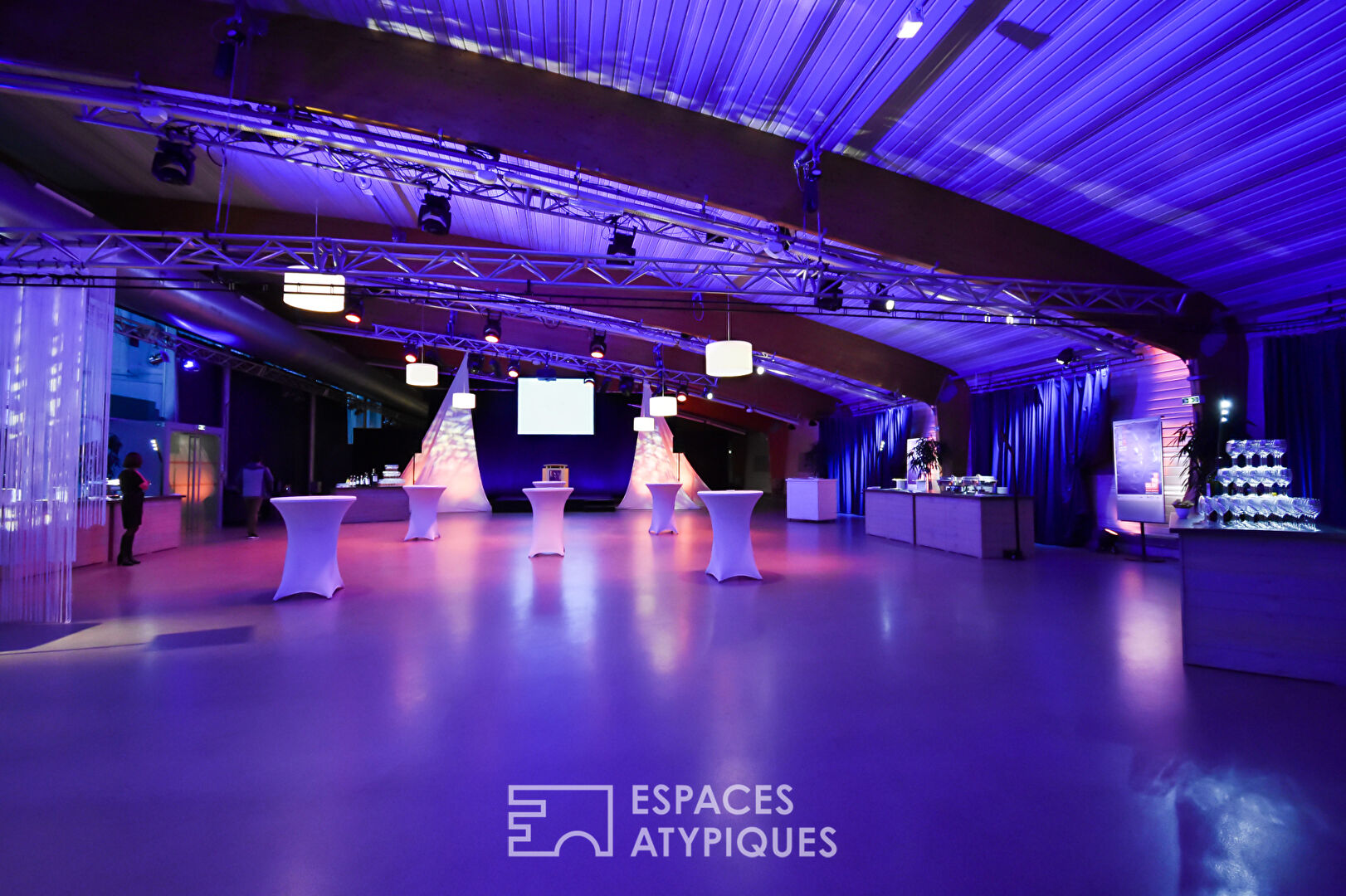 Salle de réception avec espace vitré