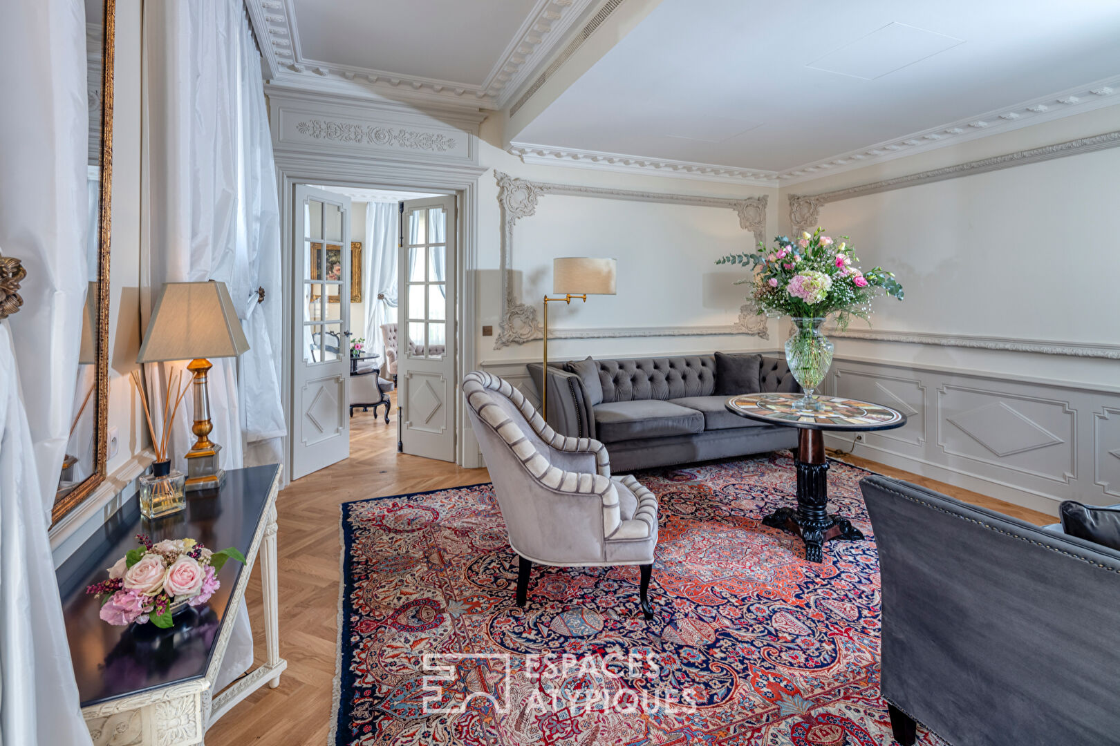 Luxurious and classic estate with gardens