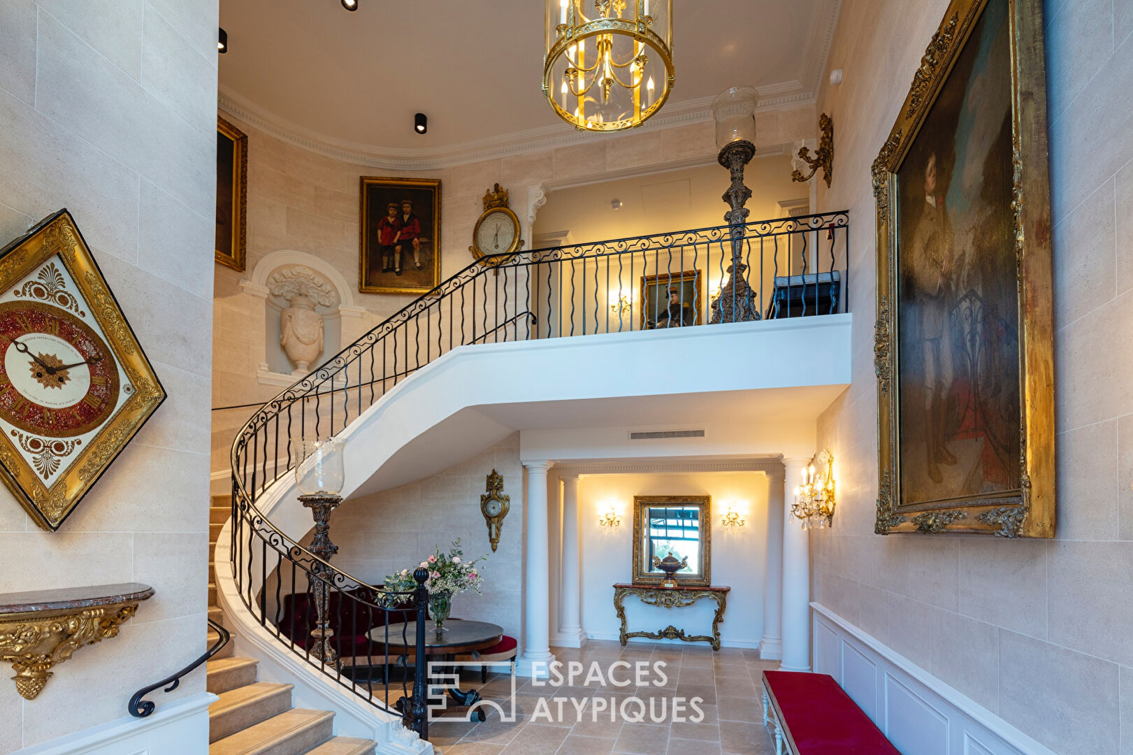 Luxurious and classic estate with gardens