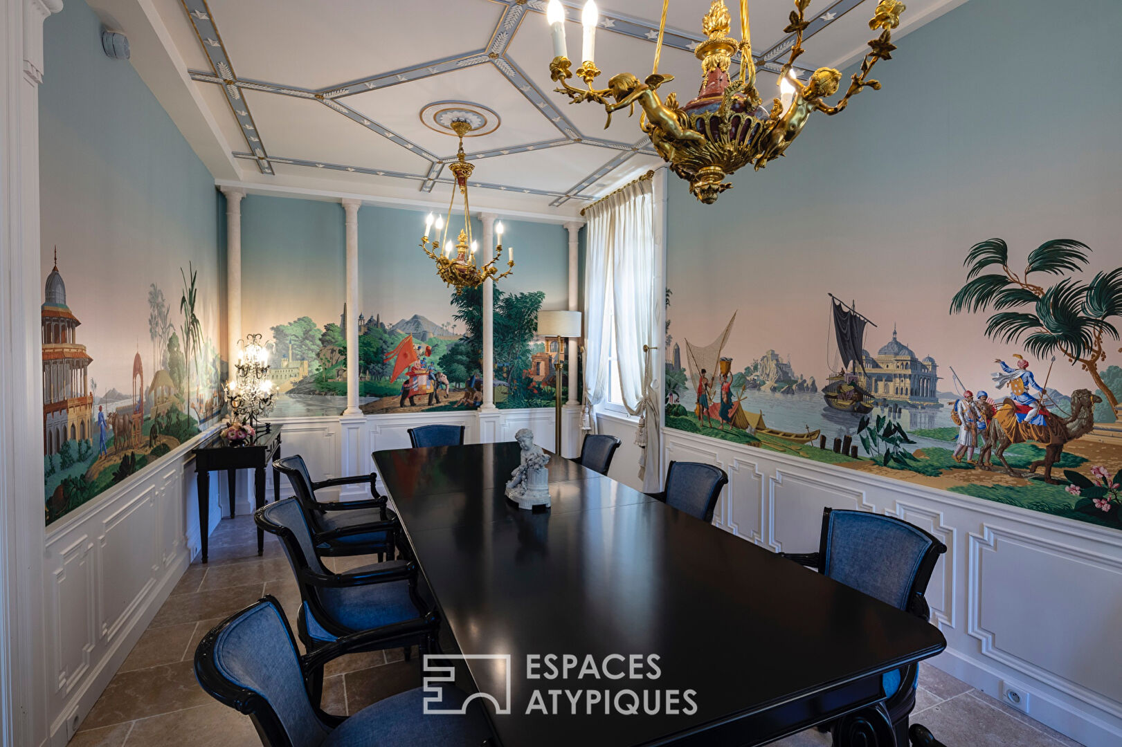 Luxurious and classic estate with gardens