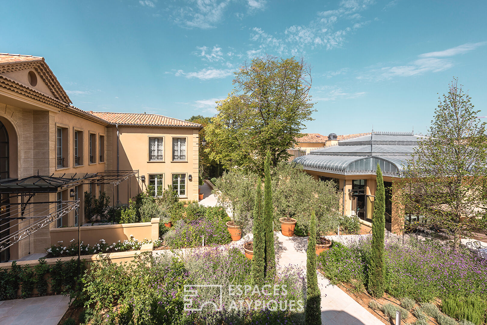 Domaine luxueux avec jardins