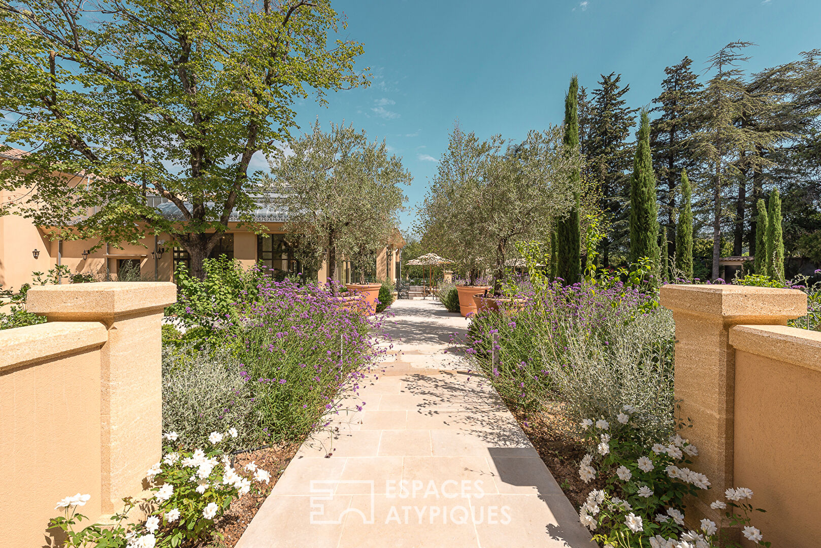 Domaine luxueux avec jardins