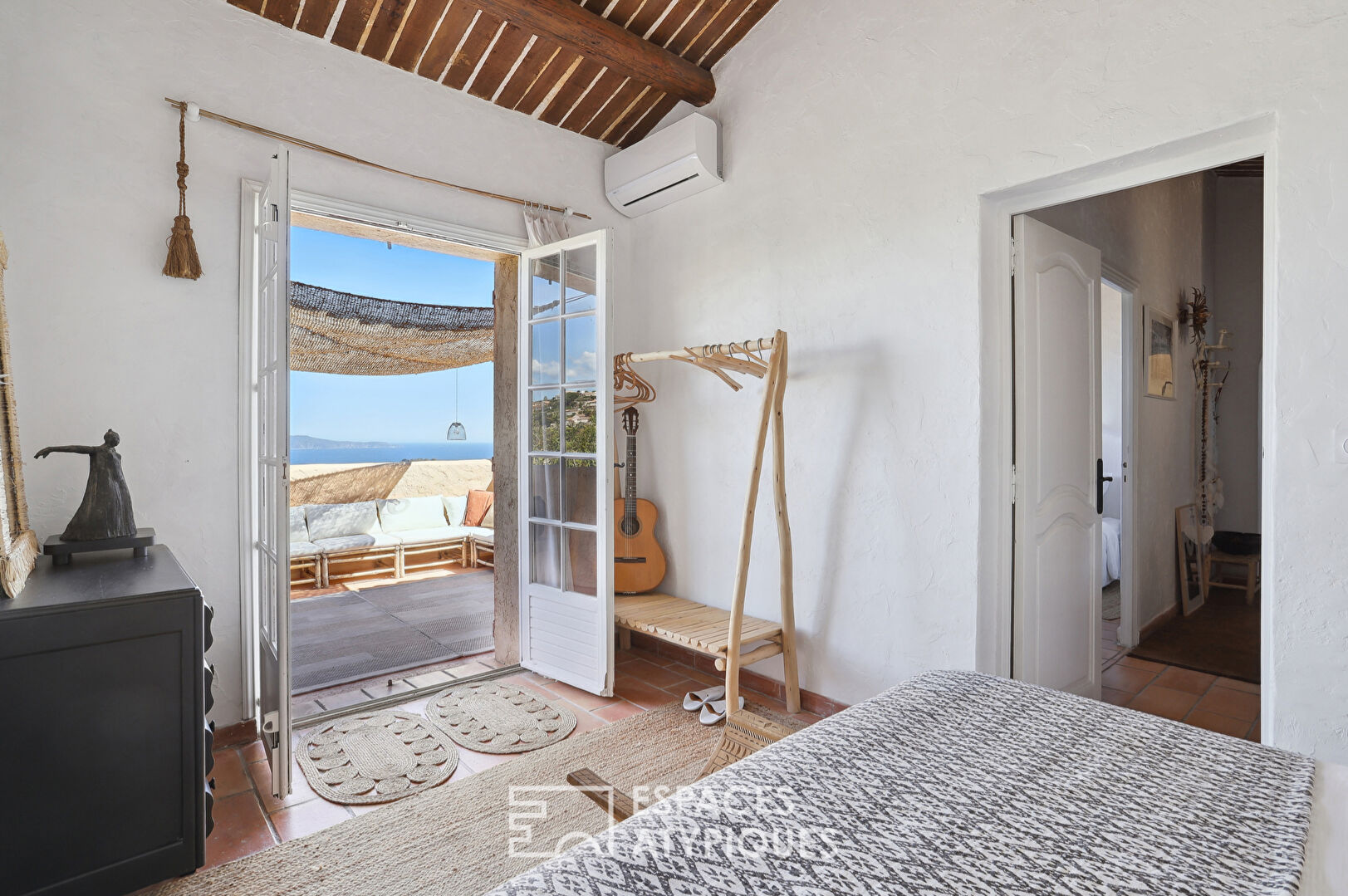 Maison ethnique avec piscine vue mer