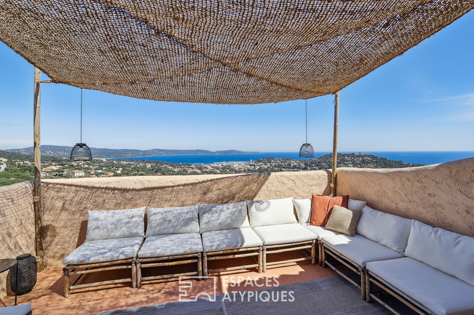 Maison ethnique avec piscine vue mer