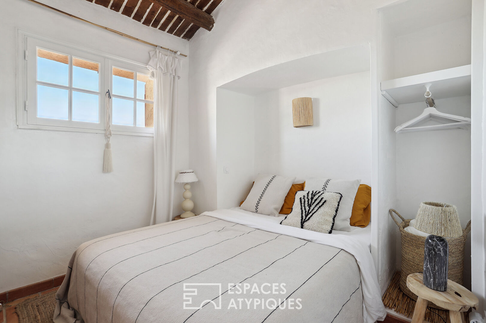 Ethnic house with sea view swimming pool