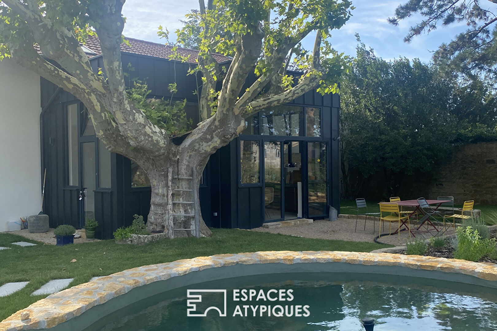 Large old and modern house with swimming pool