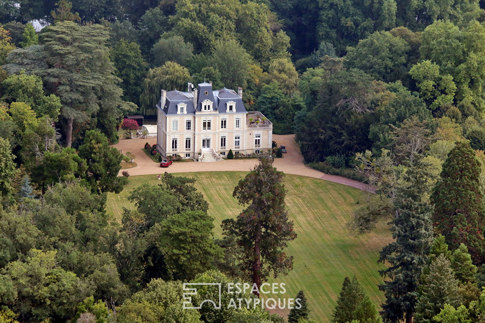 Château dans un parc paysager de 7 hectares
