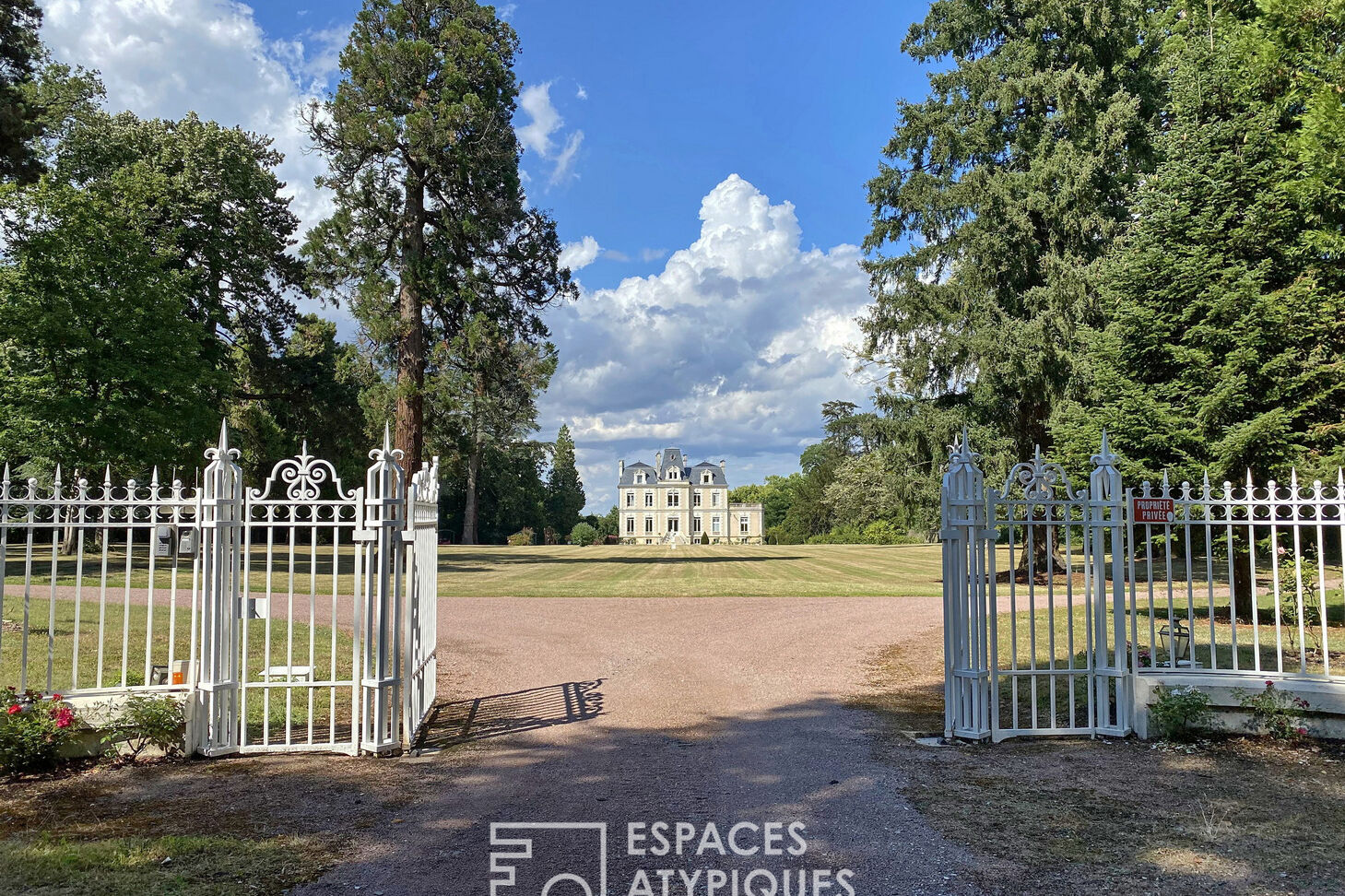 Château dans un parc paysager de 7 hectares