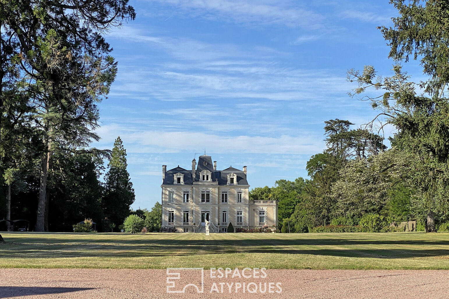 Château dans un parc paysager de 7 hectares