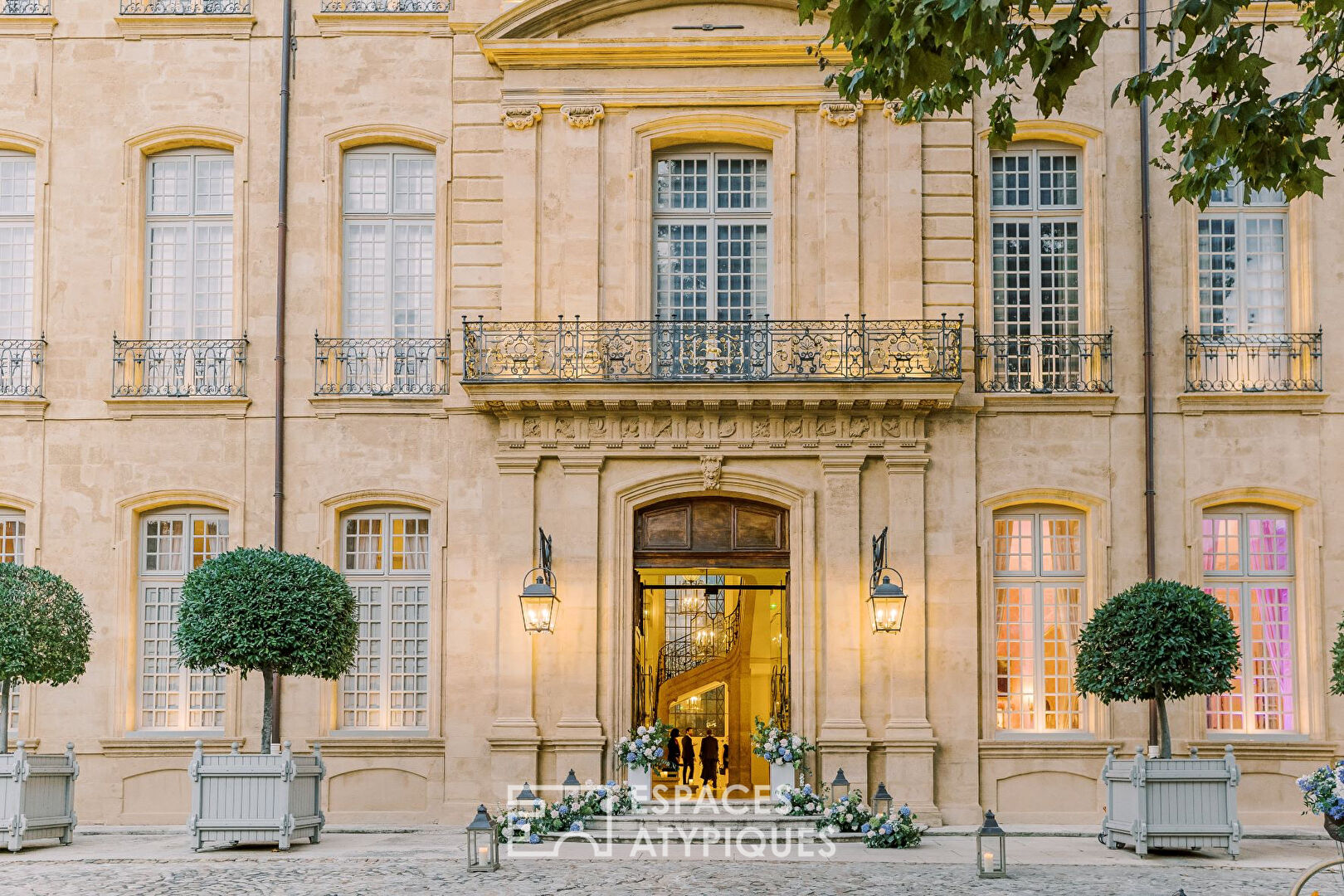 Prestigious 18th century private mansion