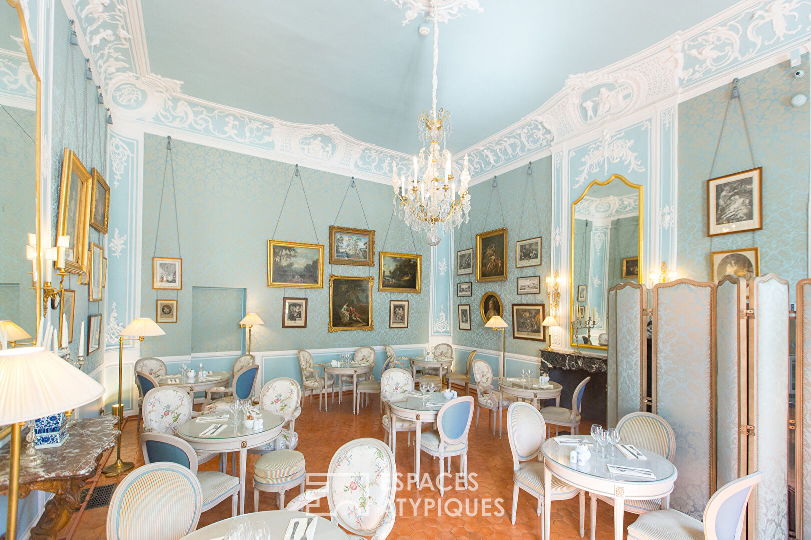 Prestigious 18th century private mansion