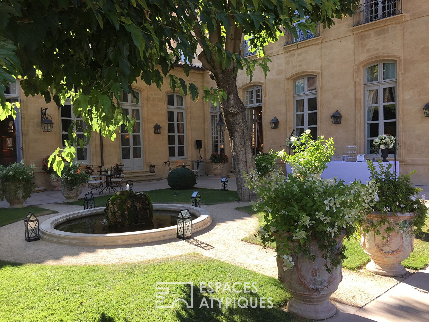 Prestigious 18th century private mansion