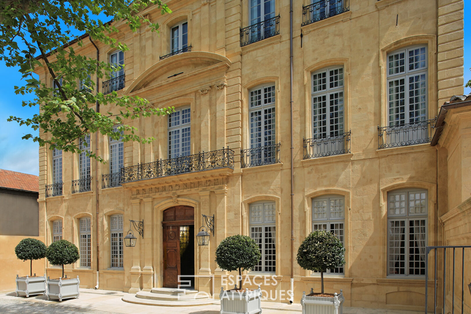 Prestigious 18th century private mansion