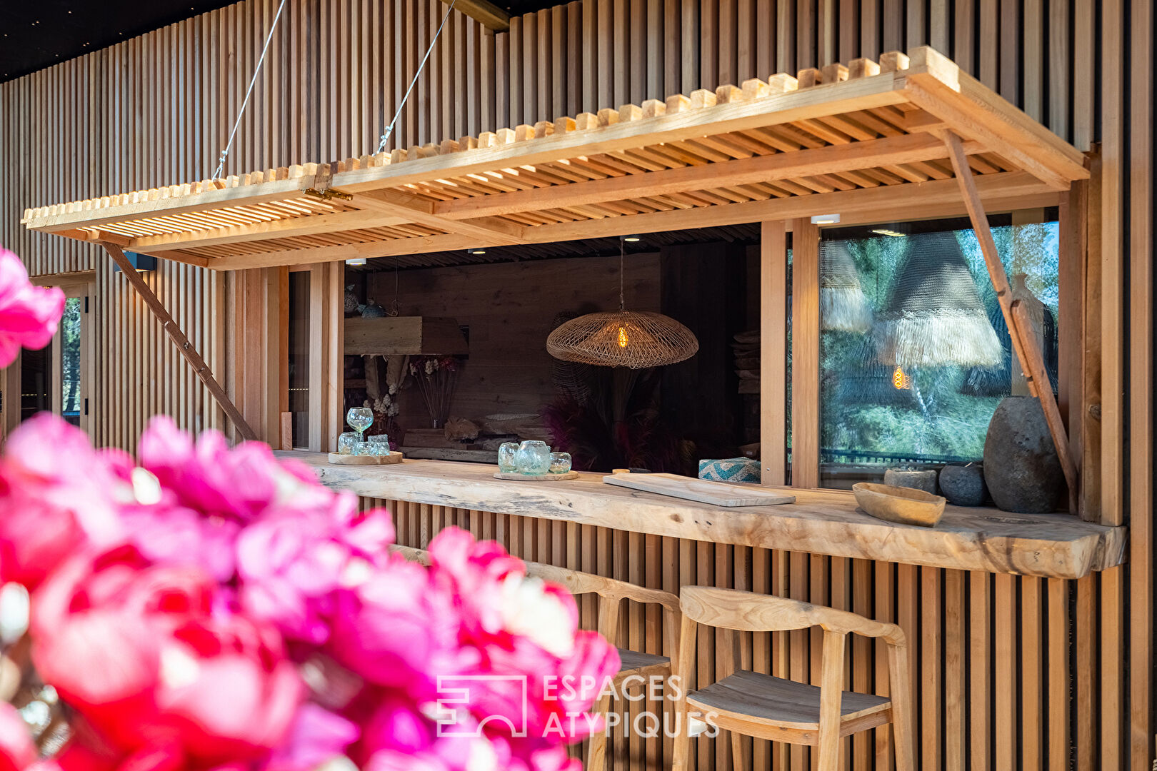 Space in natural and exotic wood