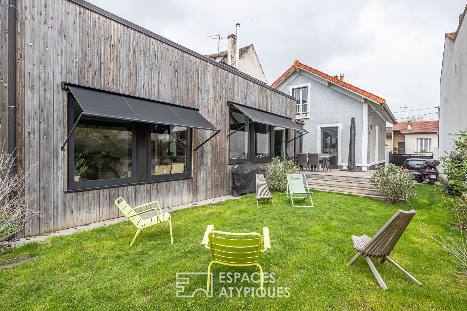 House with contemporary extension