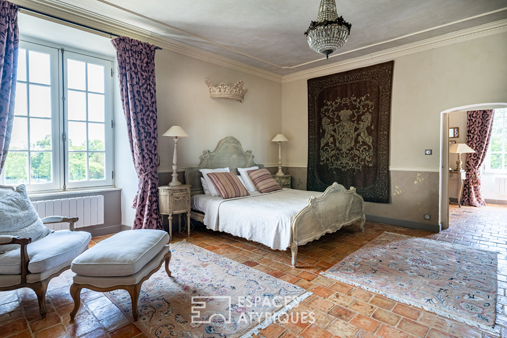 Château du Moyen Âge et jardin à la française