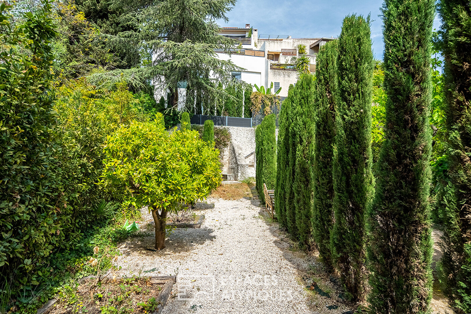 Contemporary duplex with garden and swimming pool