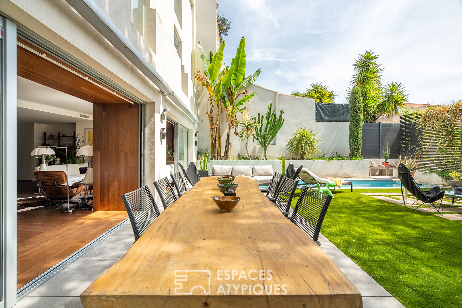 Duplex contemporain avec jardin et piscine