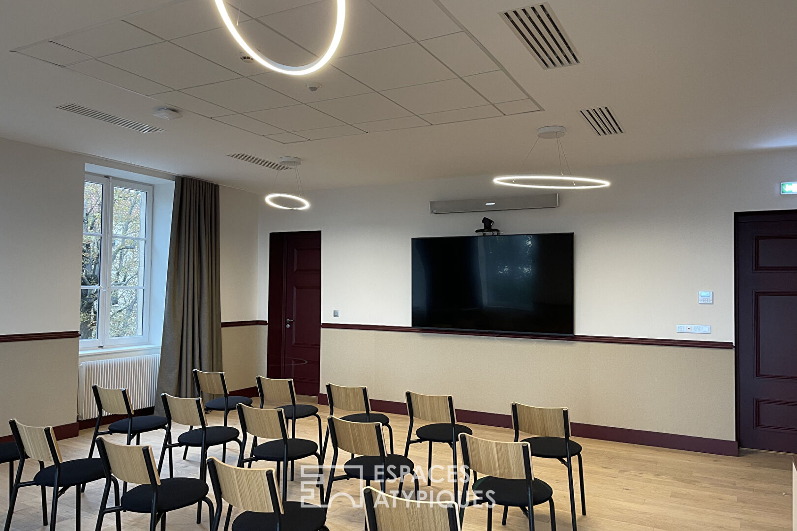 Event location under glass roof with panoramic view of Lyon