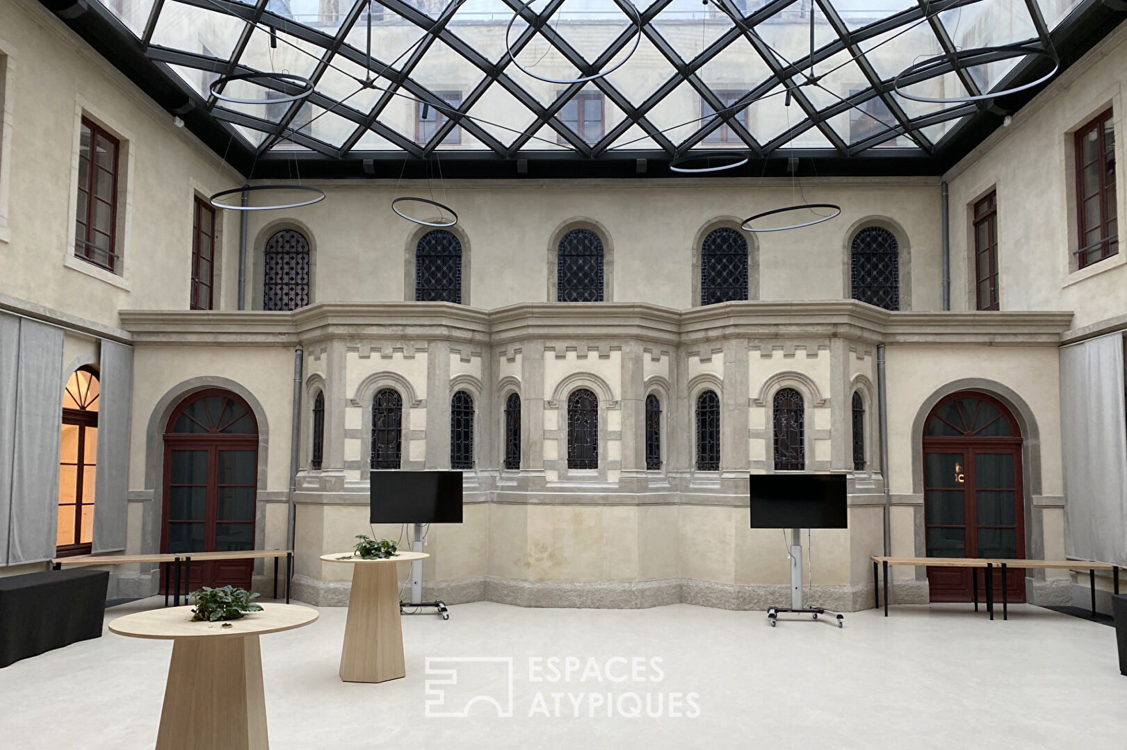 Event location under glass roof with panoramic view of Lyon