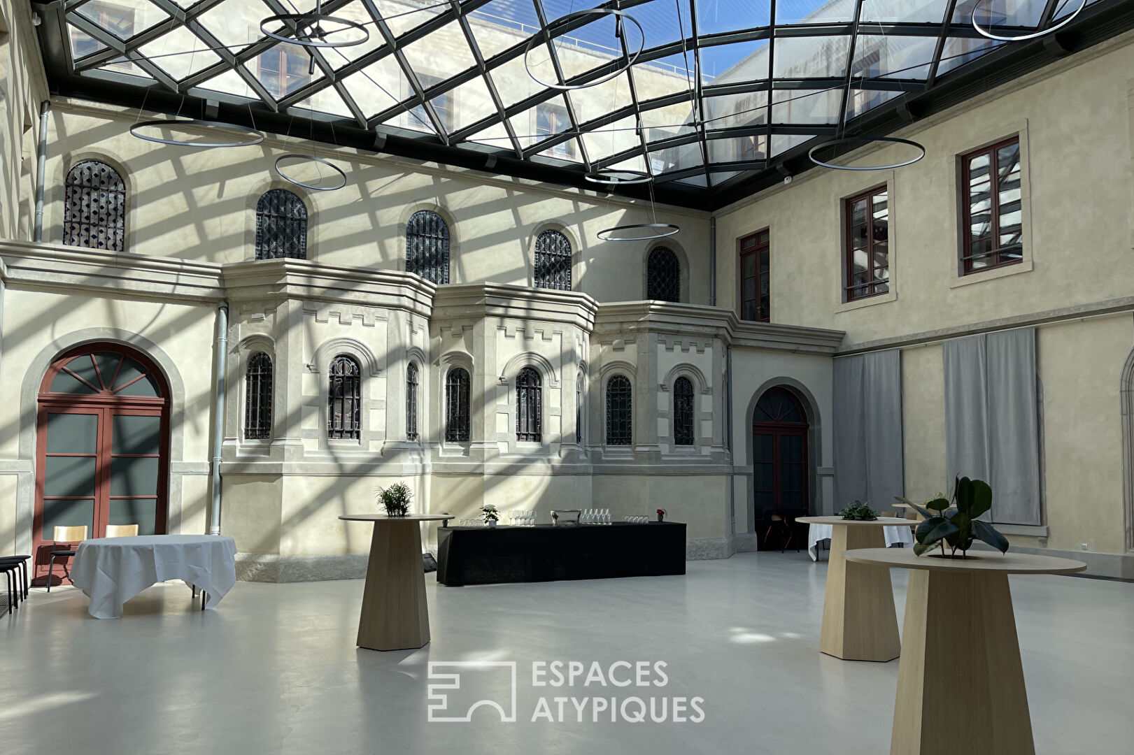 Event location under glass roof with panoramic view of Lyon