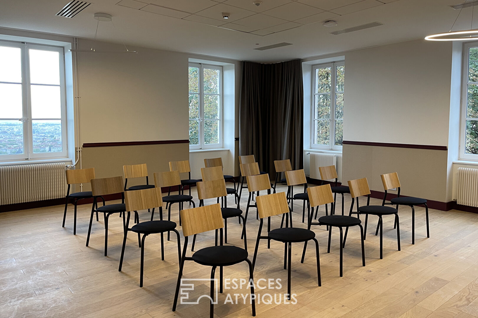 Event location under glass roof with panoramic view of Lyon