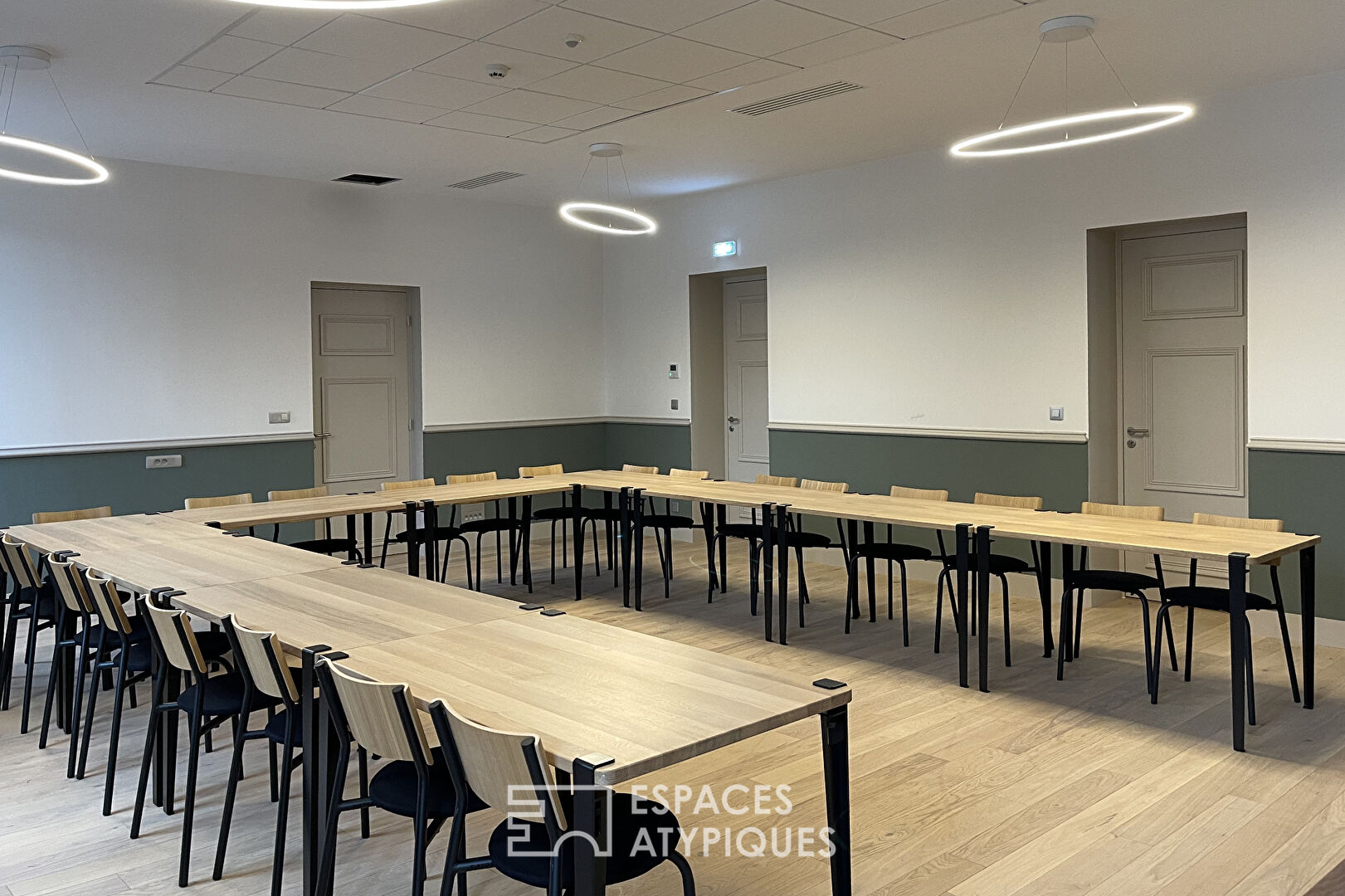Event location under glass roof with panoramic view of Lyon