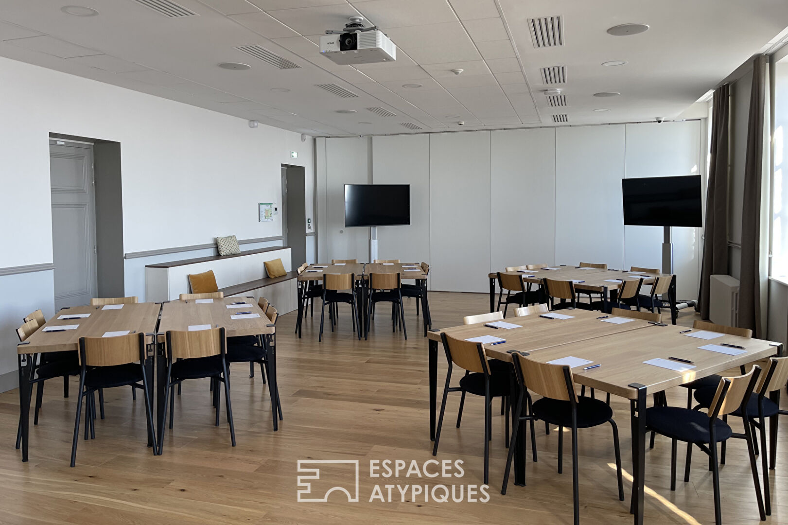 Event location under glass roof with panoramic view of Lyon