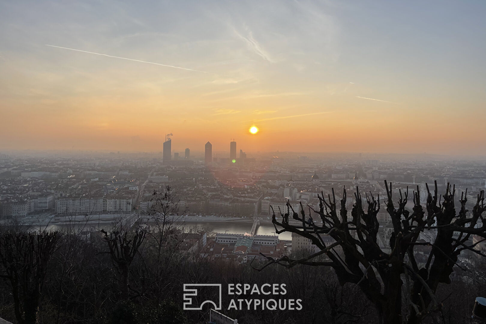 Event location under glass roof with panoramic view of Lyon