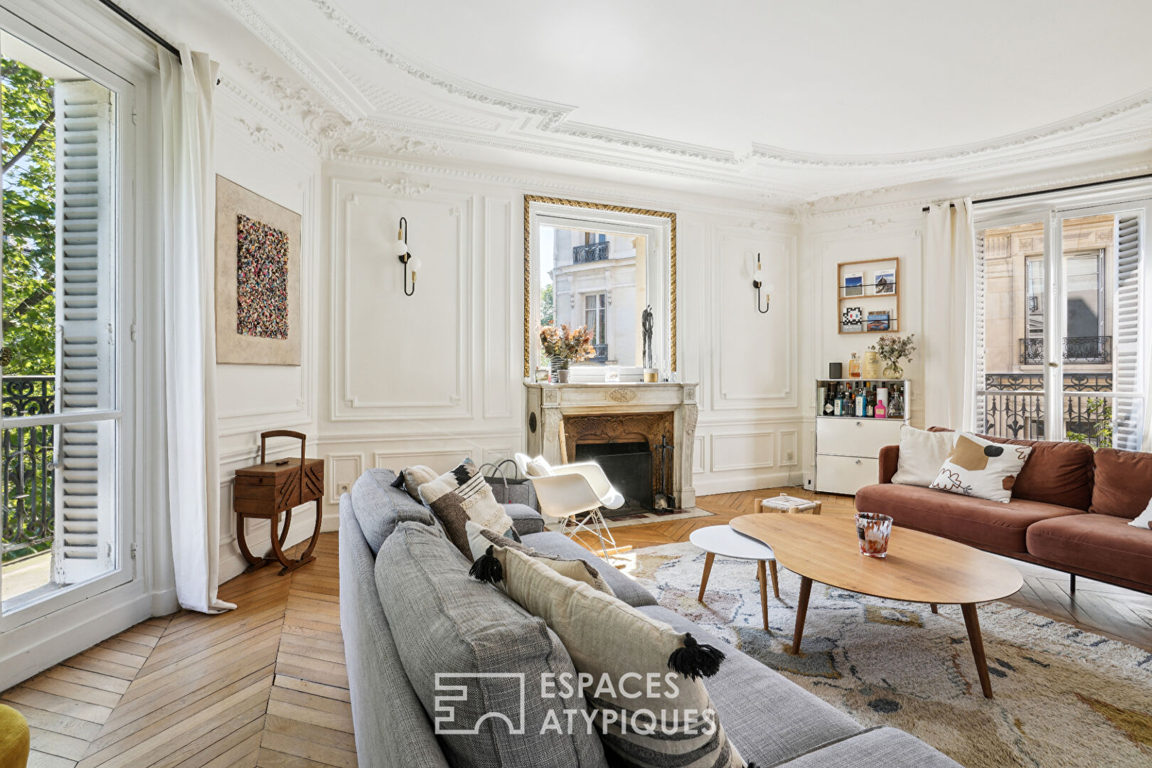 Parisian and family Haussmann apartment