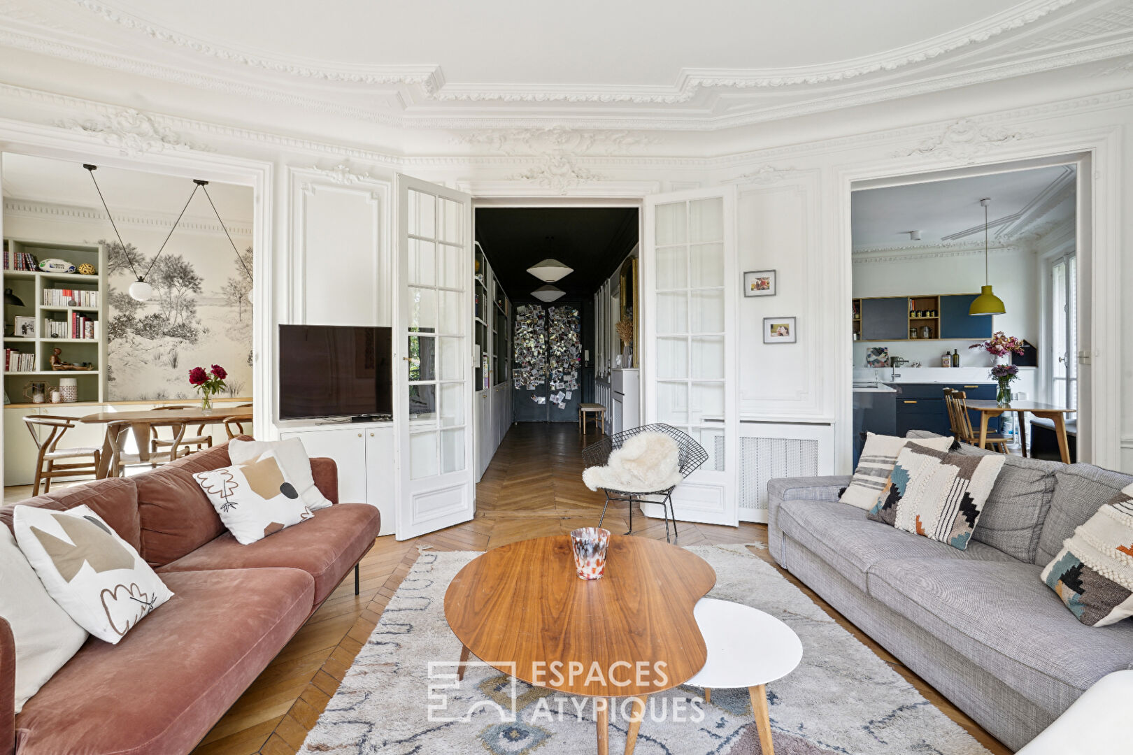 Parisian and family Haussmann apartment