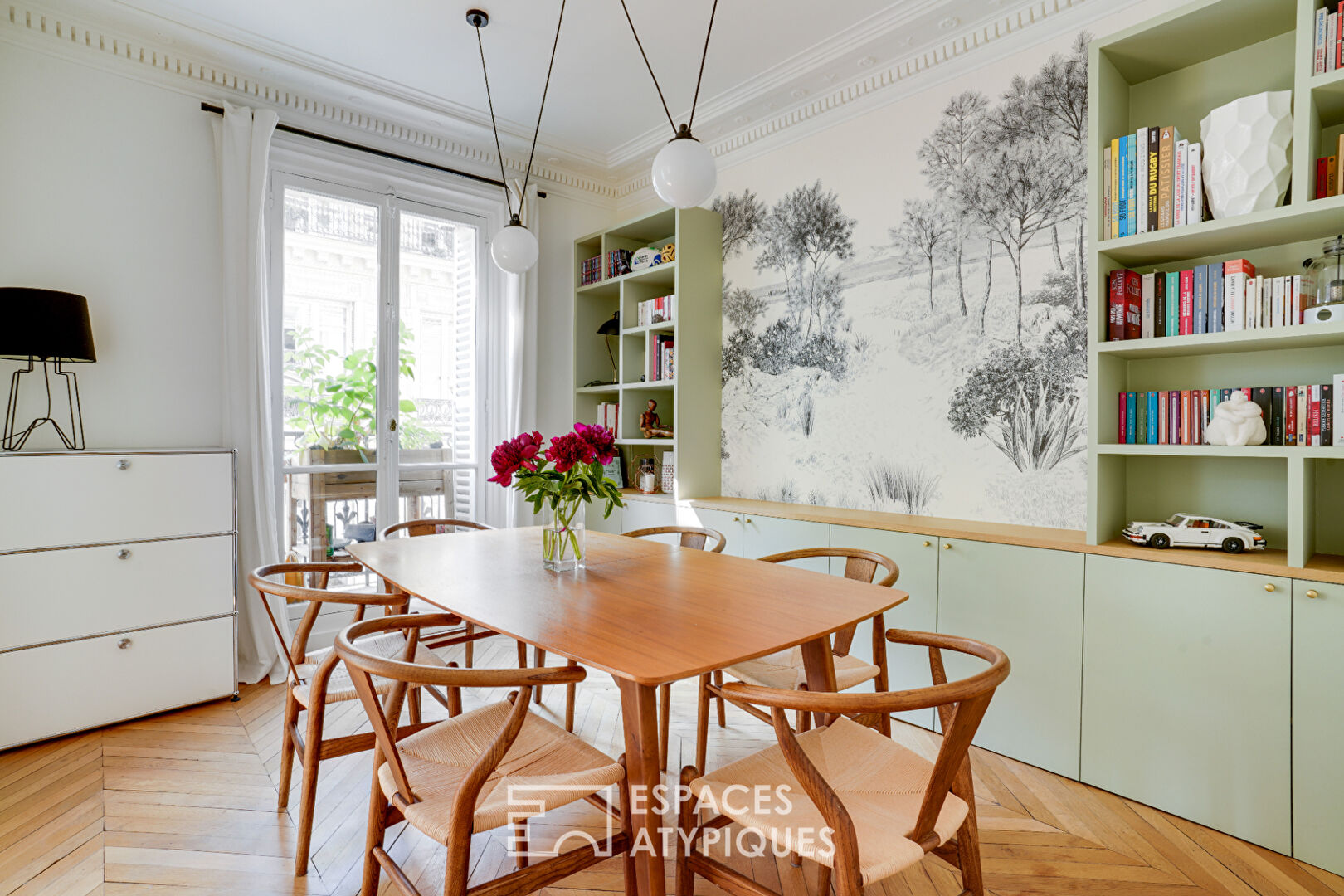 Parisian and family Haussmann apartment