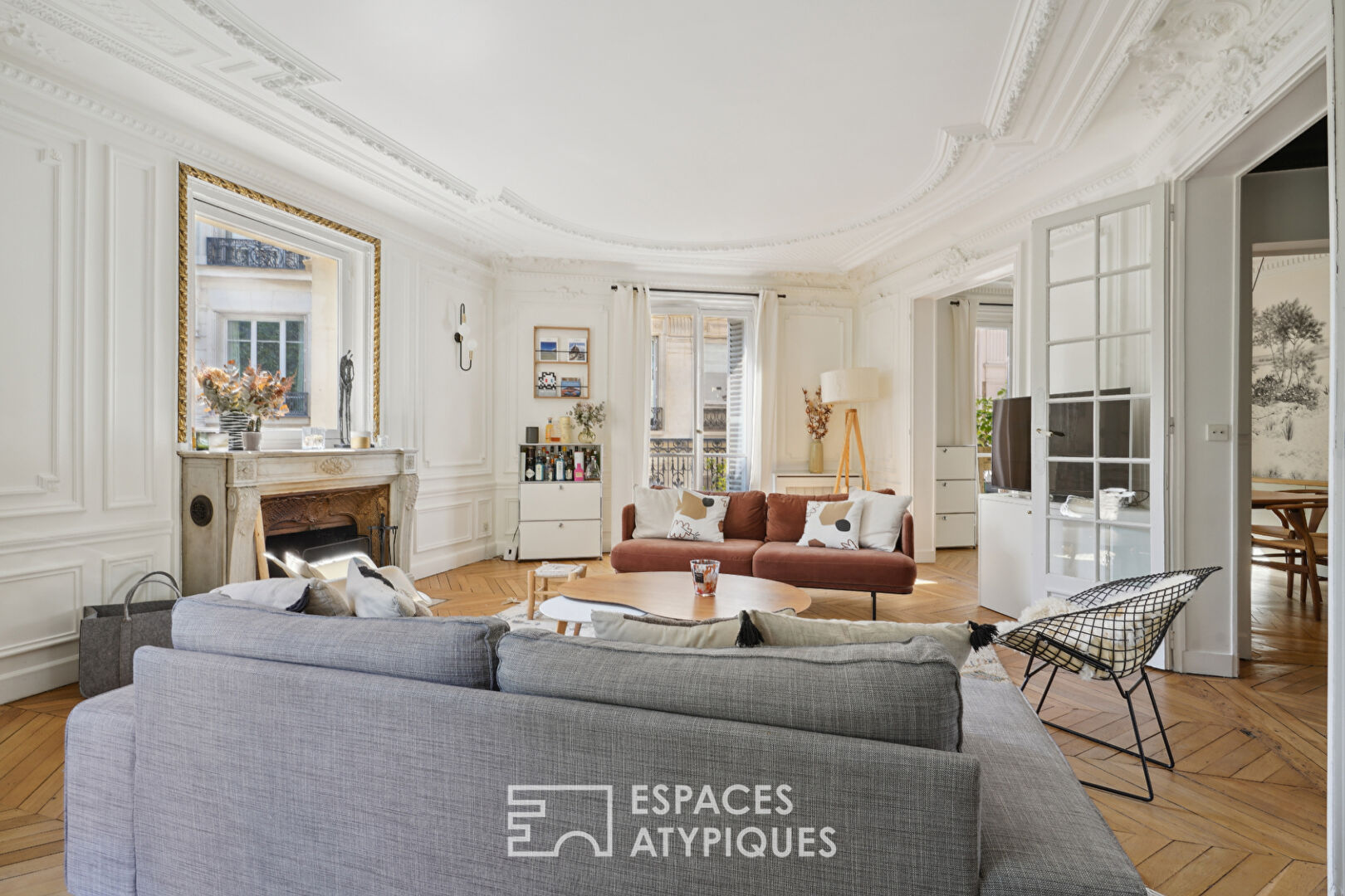 Parisian and family Haussmann apartment