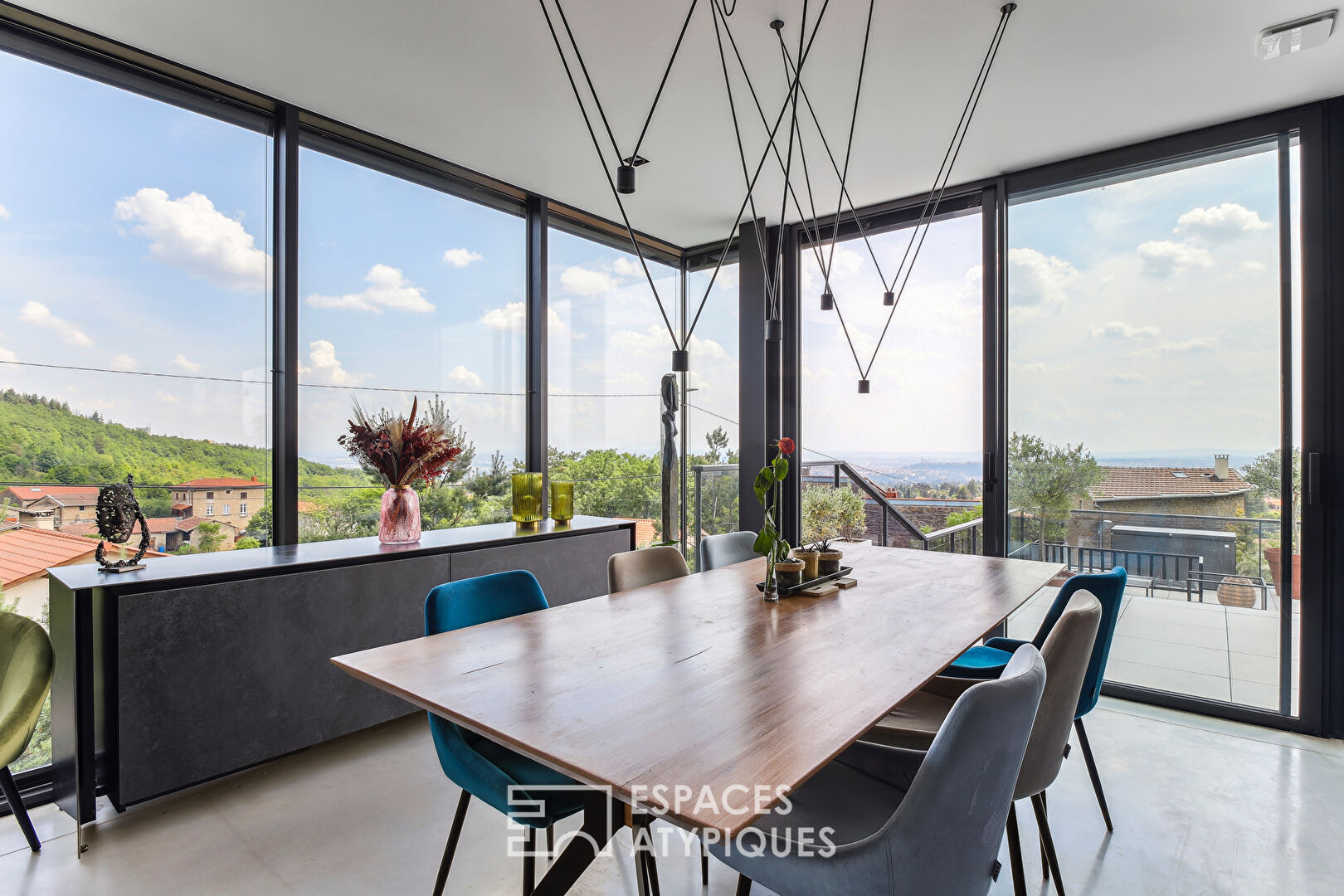 Maison contemporaine d’architecte en béton noir