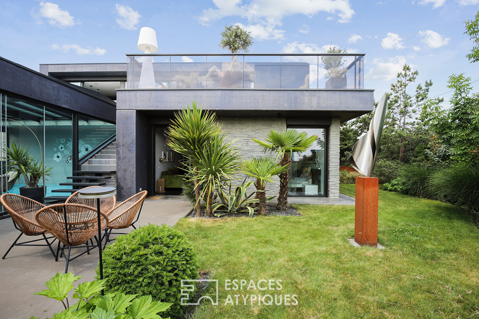 Contemporary architect’s house in black concrete