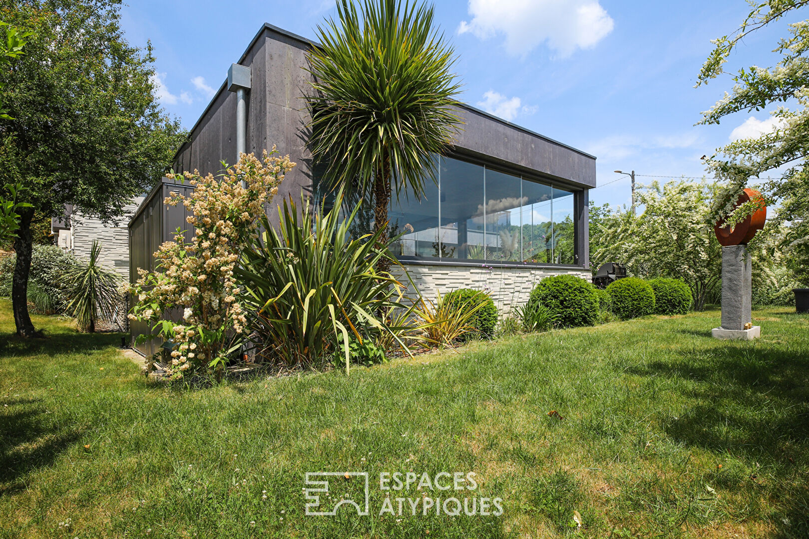 Contemporary architect’s house in black concrete